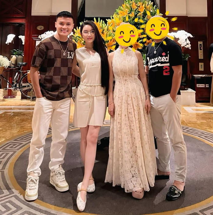 Khung cảnh tiệc tối sang trọng